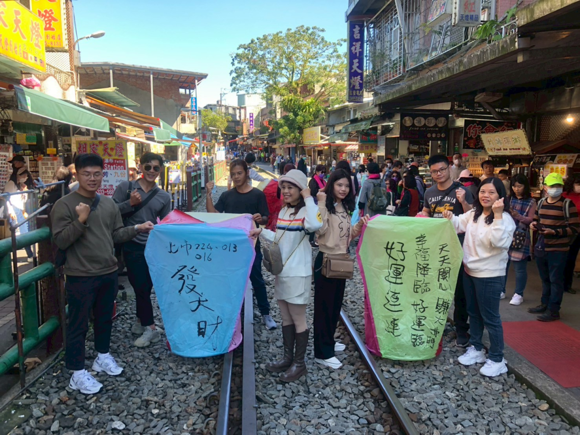 【2026 台灣包車旅遊攻略】價格、路線、優缺點一次比較｜ALLGO TAIWAN 專業包車